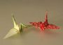 Auch der Kranich ist eine klassische Origami-Figur - er symbolisiert heute wie damals Glück und Frieden. Man glaubte, dass ein Mensch einen Wunsch frei hätte, wenn er tausend solche Kraniche faltet.